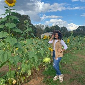 Meet your Posher, Julie